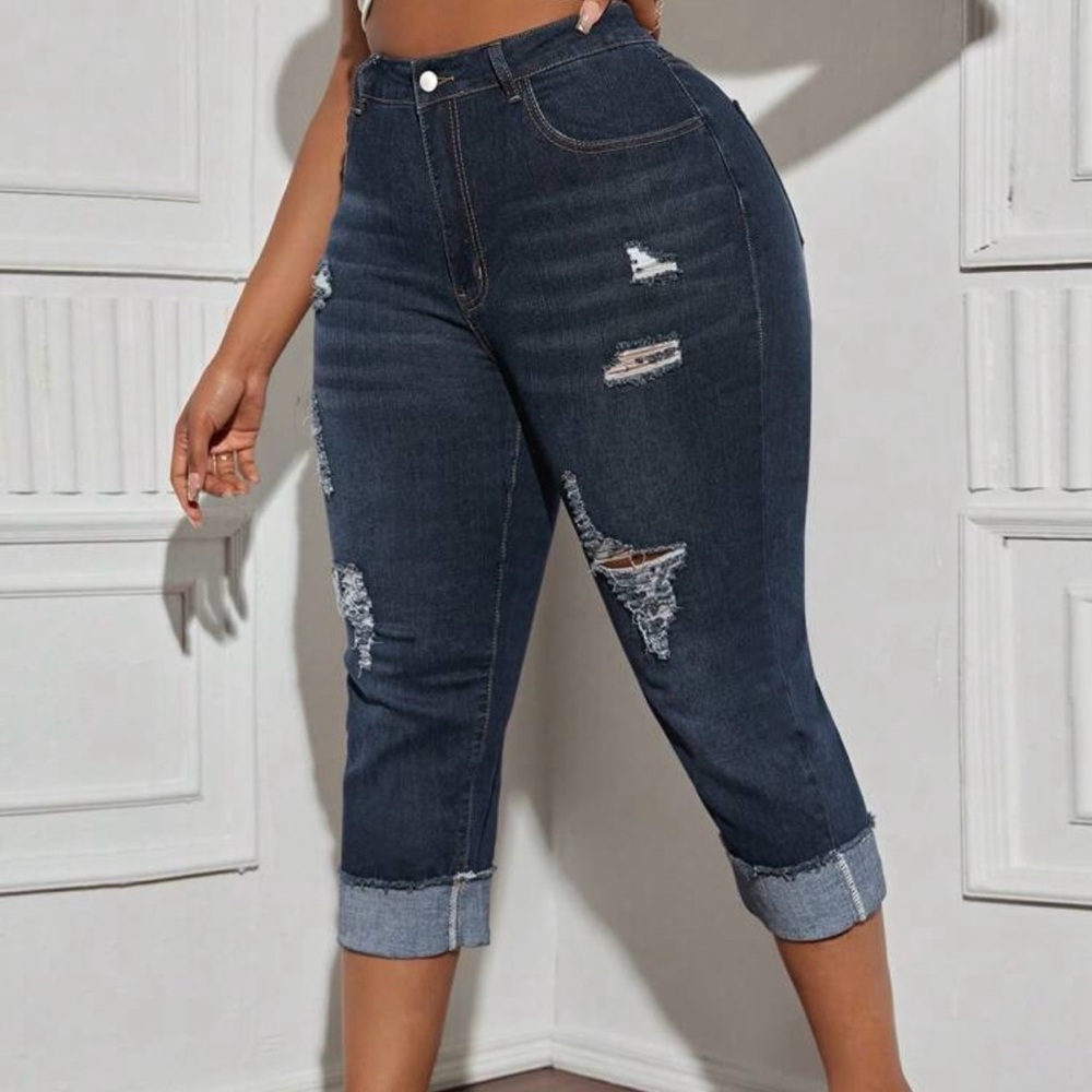 Plus size 18 Distressed Dark Blue Women's 7/8 capri Jeans - Picture 3 of 6